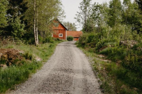 En lantlig idyll med skogen precis utanför dörren! in Ullared